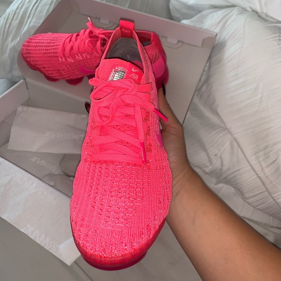 ✨RARE✨ Nike Women’s Vapormax in Triple Pink - Picture 5 of 7